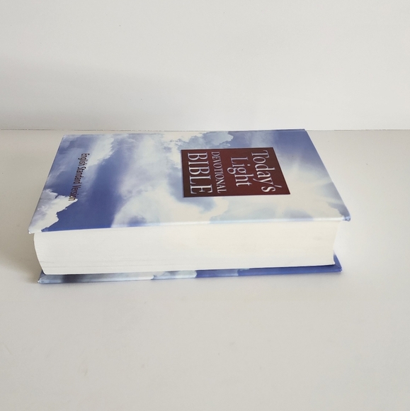 Today's Light Devotional Bible Hardcover ESV English Standard Version - Picture 4 of 7